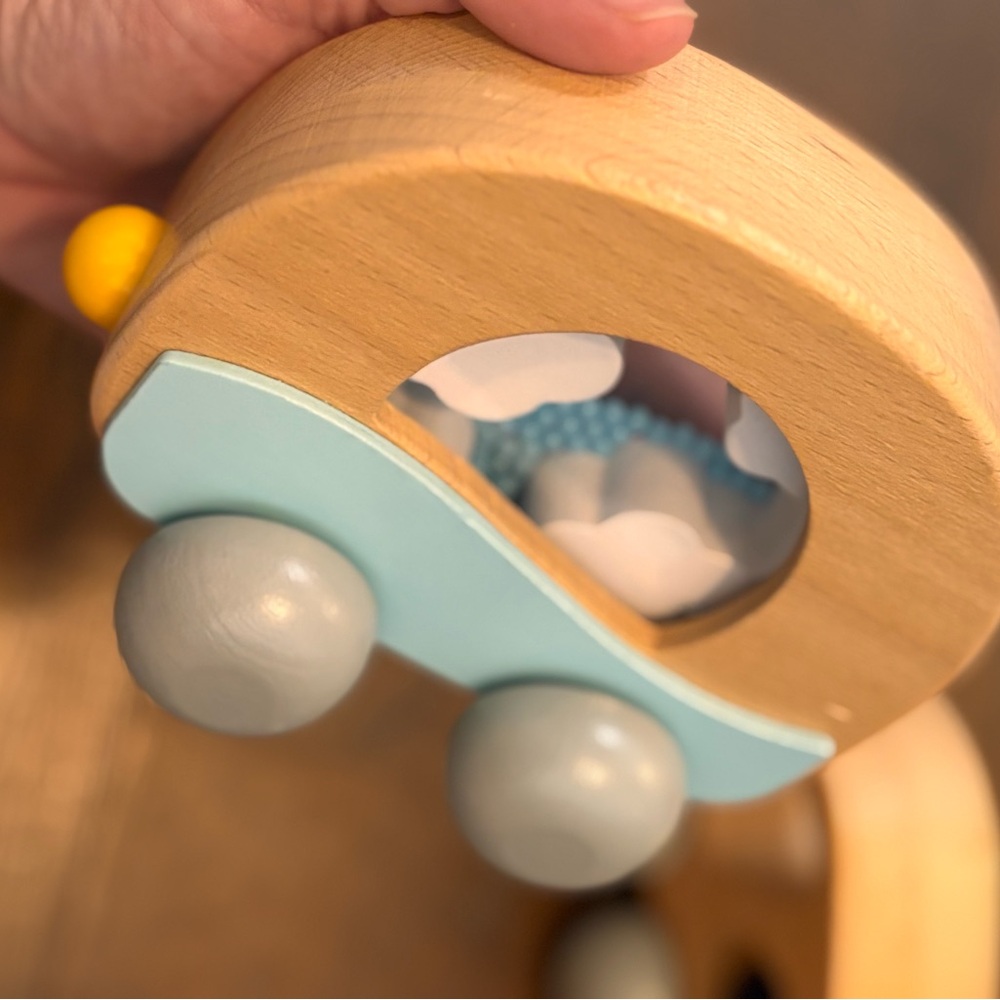 KiwiCo Wooden Learn & Grow Magnetic Car Set Montessori Toy - Picture 4 of 10